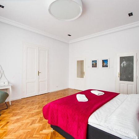 Spacious Riverviews Apartment Near Piata Unirii Oradea Dış mekan fotoğraf