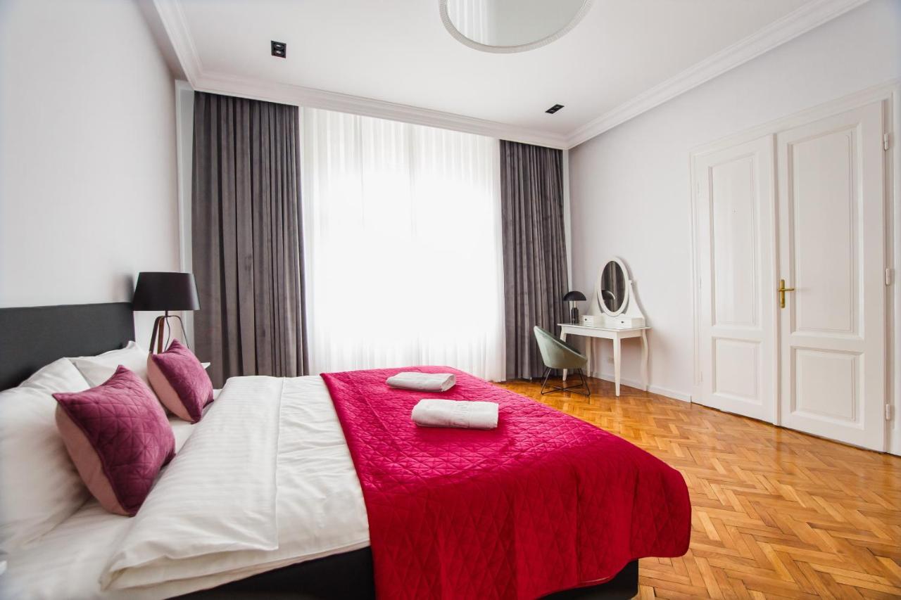 Spacious Riverviews Apartment Near Piata Unirii Oradea Dış mekan fotoğraf