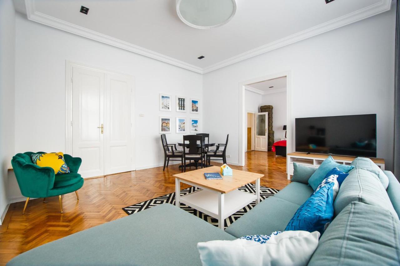 Spacious Riverviews Apartment Near Piata Unirii Oradea Dış mekan fotoğraf
