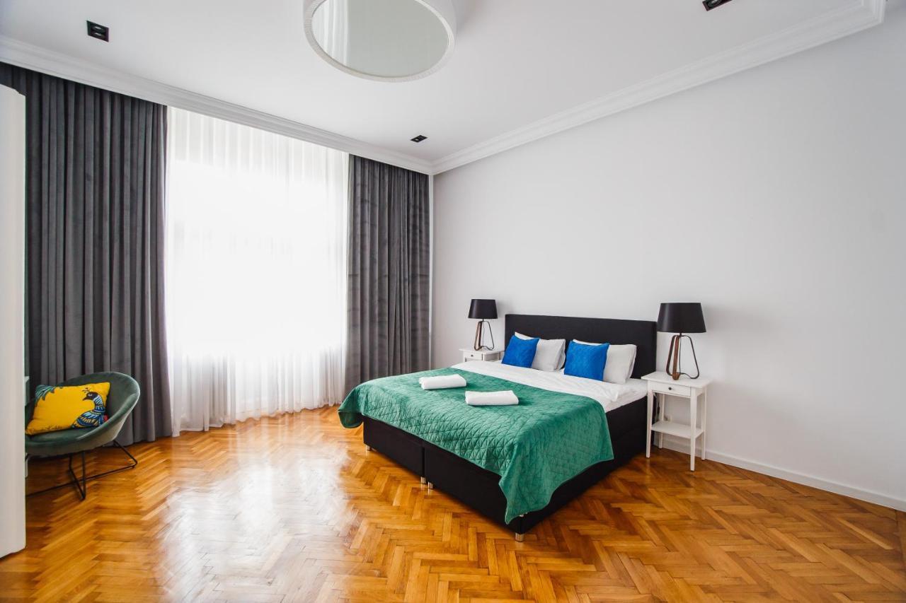 Spacious Riverviews Apartment Near Piata Unirii Oradea Dış mekan fotoğraf