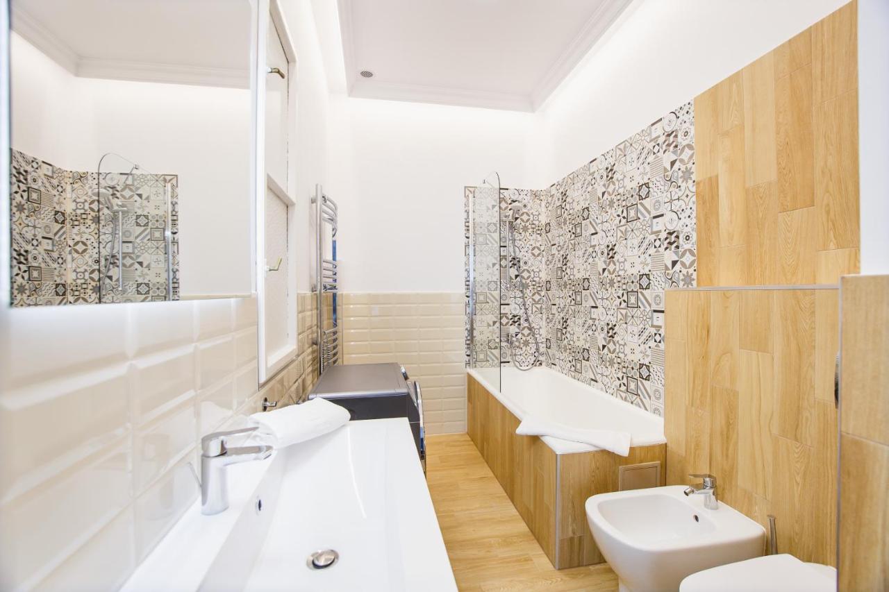 Spacious Riverviews Apartment Near Piata Unirii Oradea Dış mekan fotoğraf