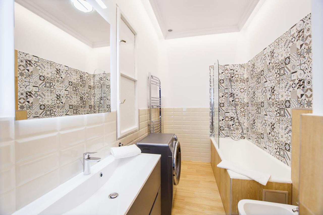 Spacious Riverviews Apartment Near Piata Unirii Oradea Dış mekan fotoğraf
