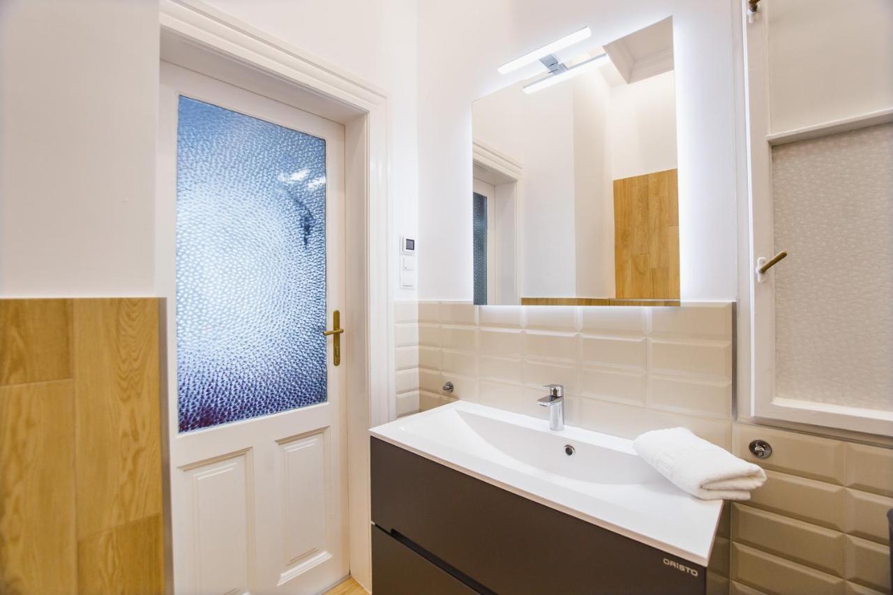 Spacious Riverviews Apartment Near Piata Unirii Oradea Dış mekan fotoğraf