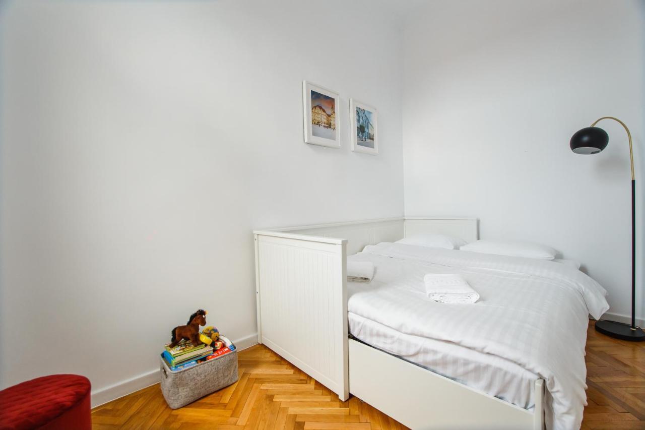 Spacious Riverviews Apartment Near Piata Unirii Oradea Dış mekan fotoğraf