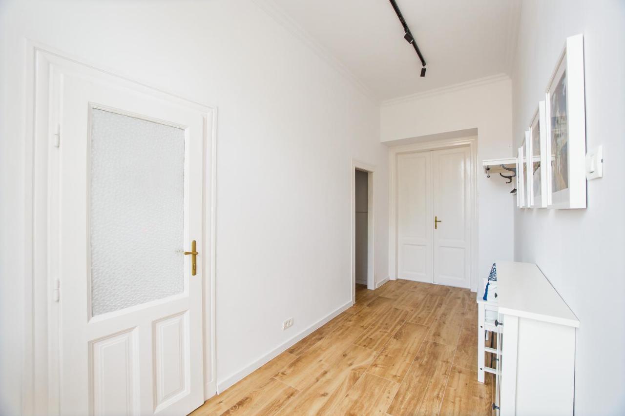 Spacious Riverviews Apartment Near Piata Unirii Oradea Dış mekan fotoğraf