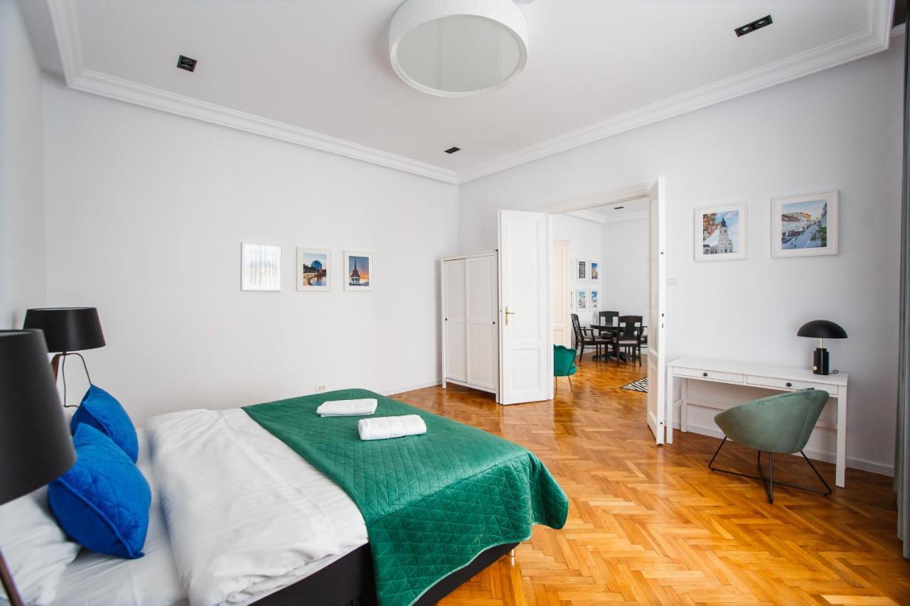 Spacious Riverviews Apartment Near Piata Unirii Oradea Dış mekan fotoğraf
