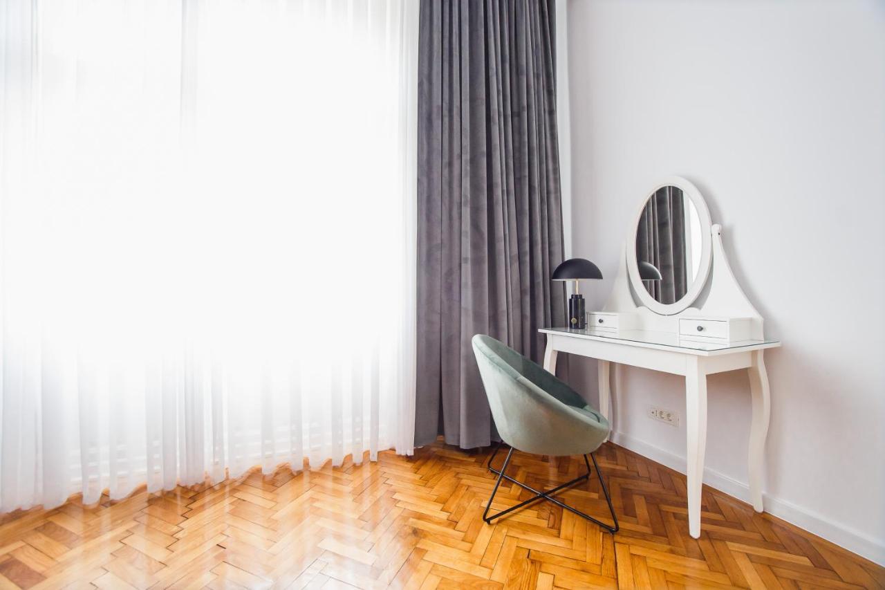Spacious Riverviews Apartment Near Piata Unirii Oradea Dış mekan fotoğraf